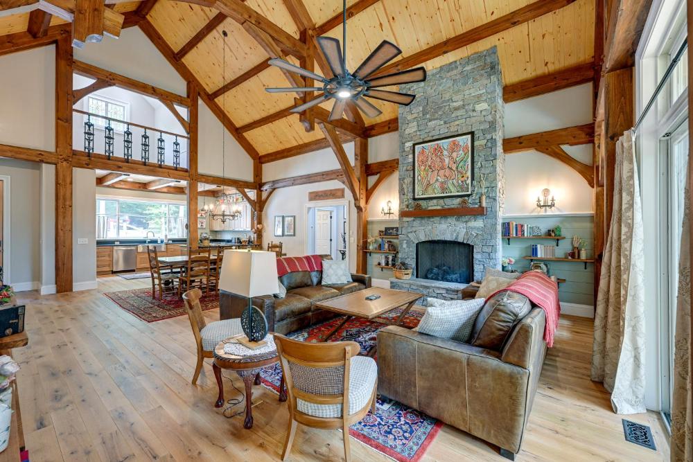 6 Mi to Dtwn Cashiers Spacious Home with Deck